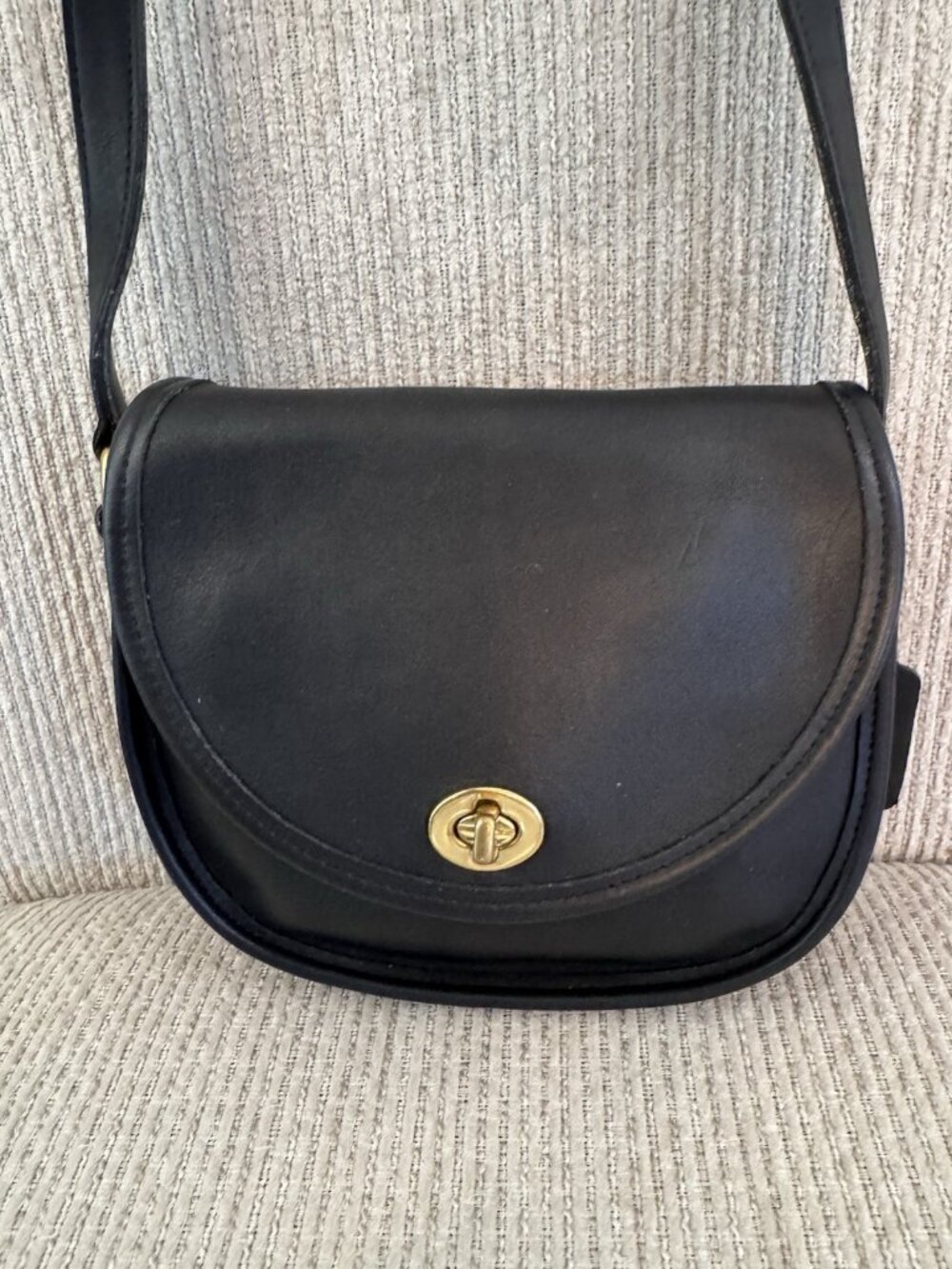 Vintage Coach Watson Black Leather Crossbody Bag Turnlock 9981 MINT - Picture 2 of 16